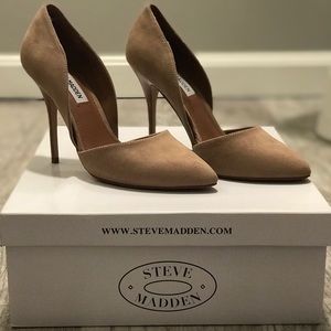 STEVE MADDEN -- Suede Classic Pump